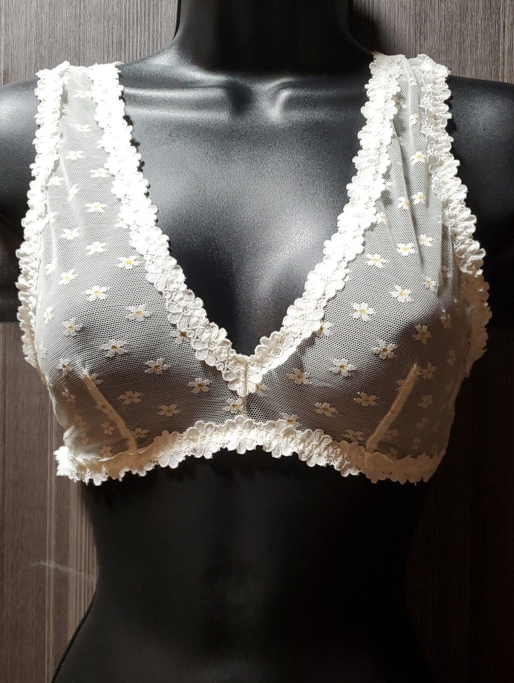 American Eagle Outfitters Cream Floral Lace Bralette